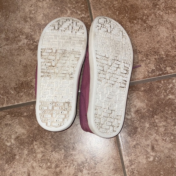 VERY Gently Used Sanuk Girls Sneakers - Picture 3 of 6